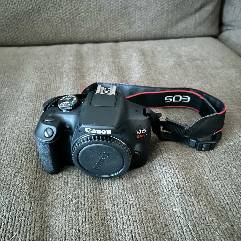 Canon EOS Rebel T7 Camera Bundle - Black